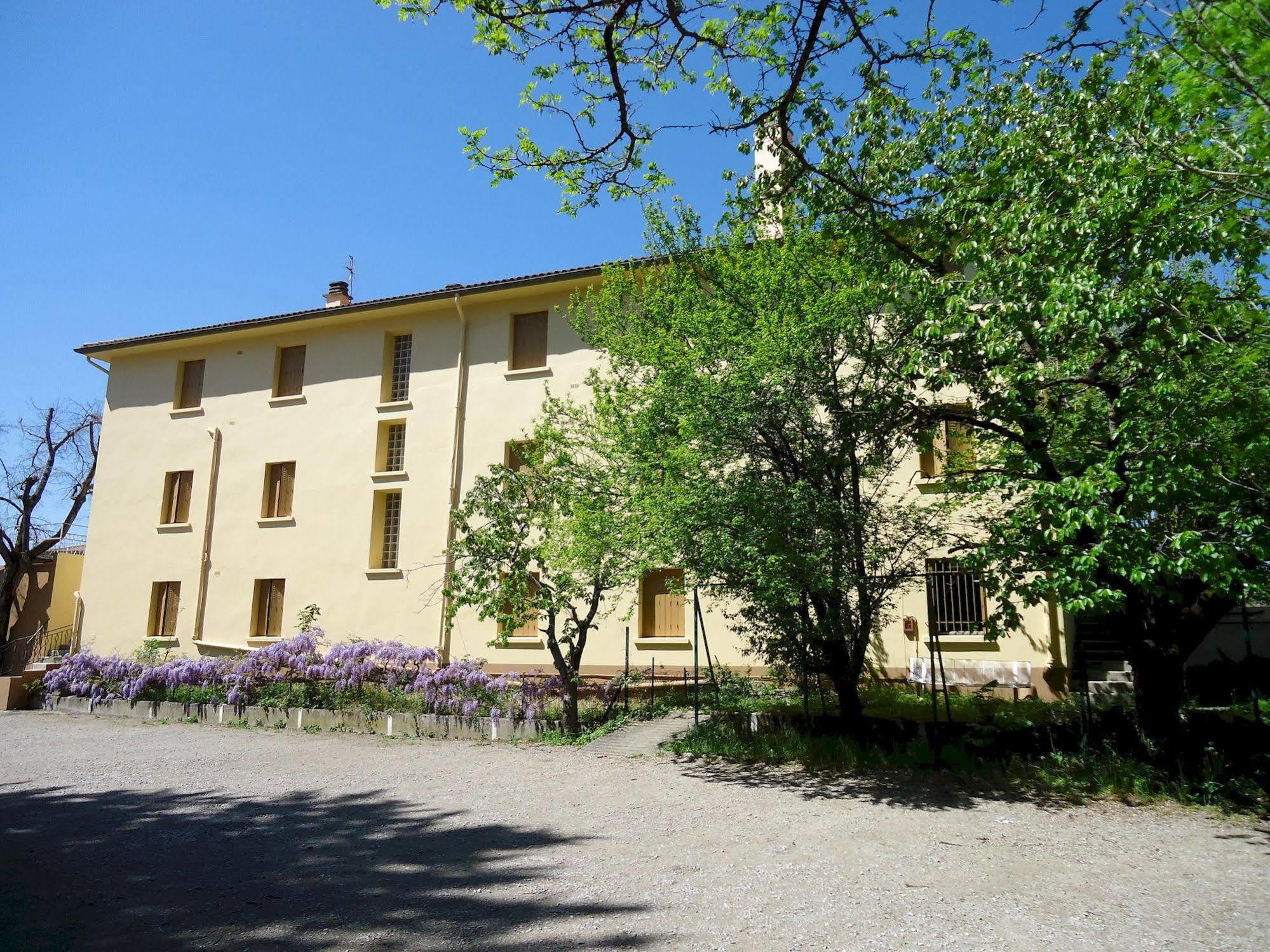 Hotel Des Voyageurs Millau Exterior foto