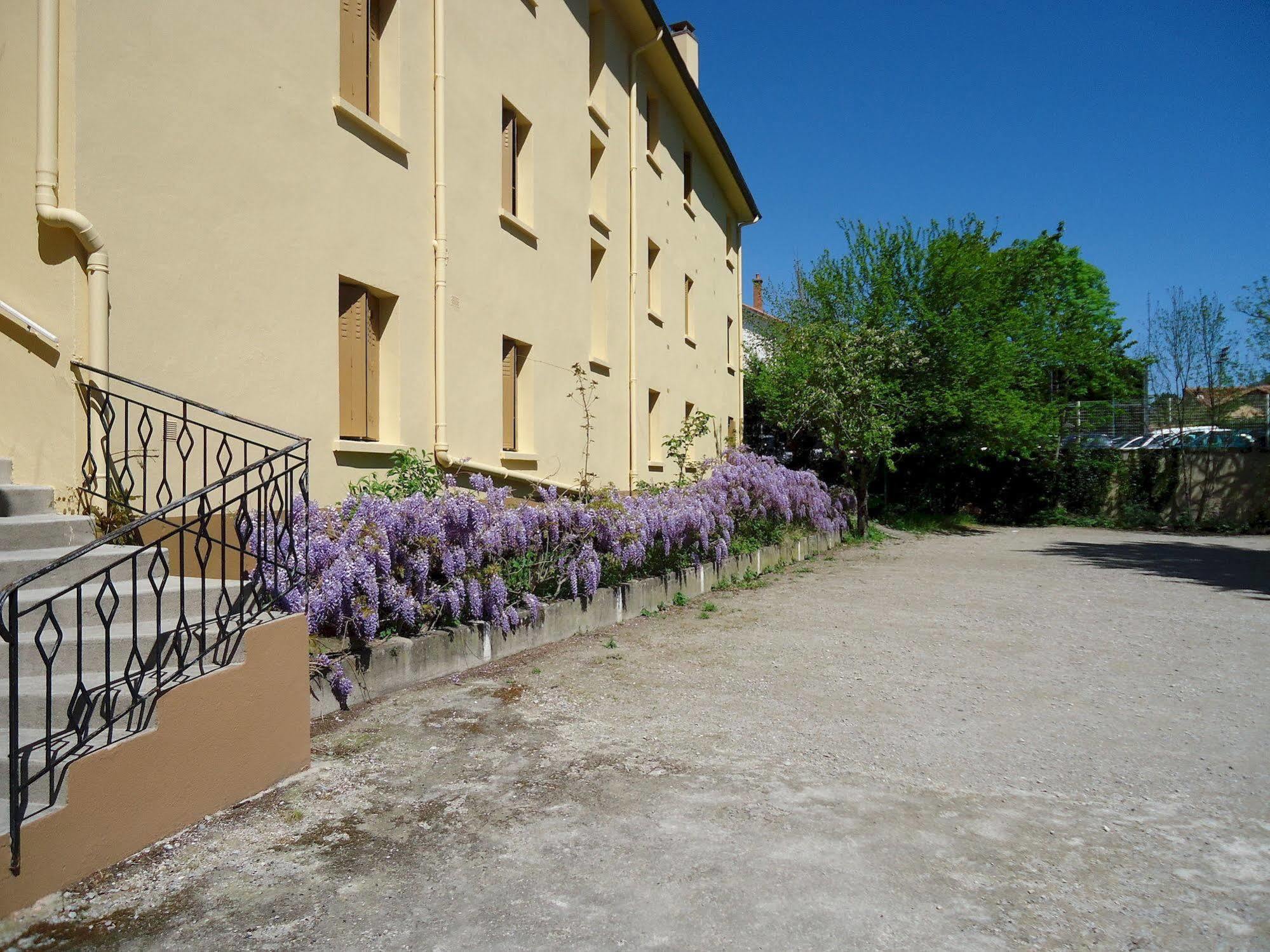 Hotel Des Voyageurs Millau Exterior foto